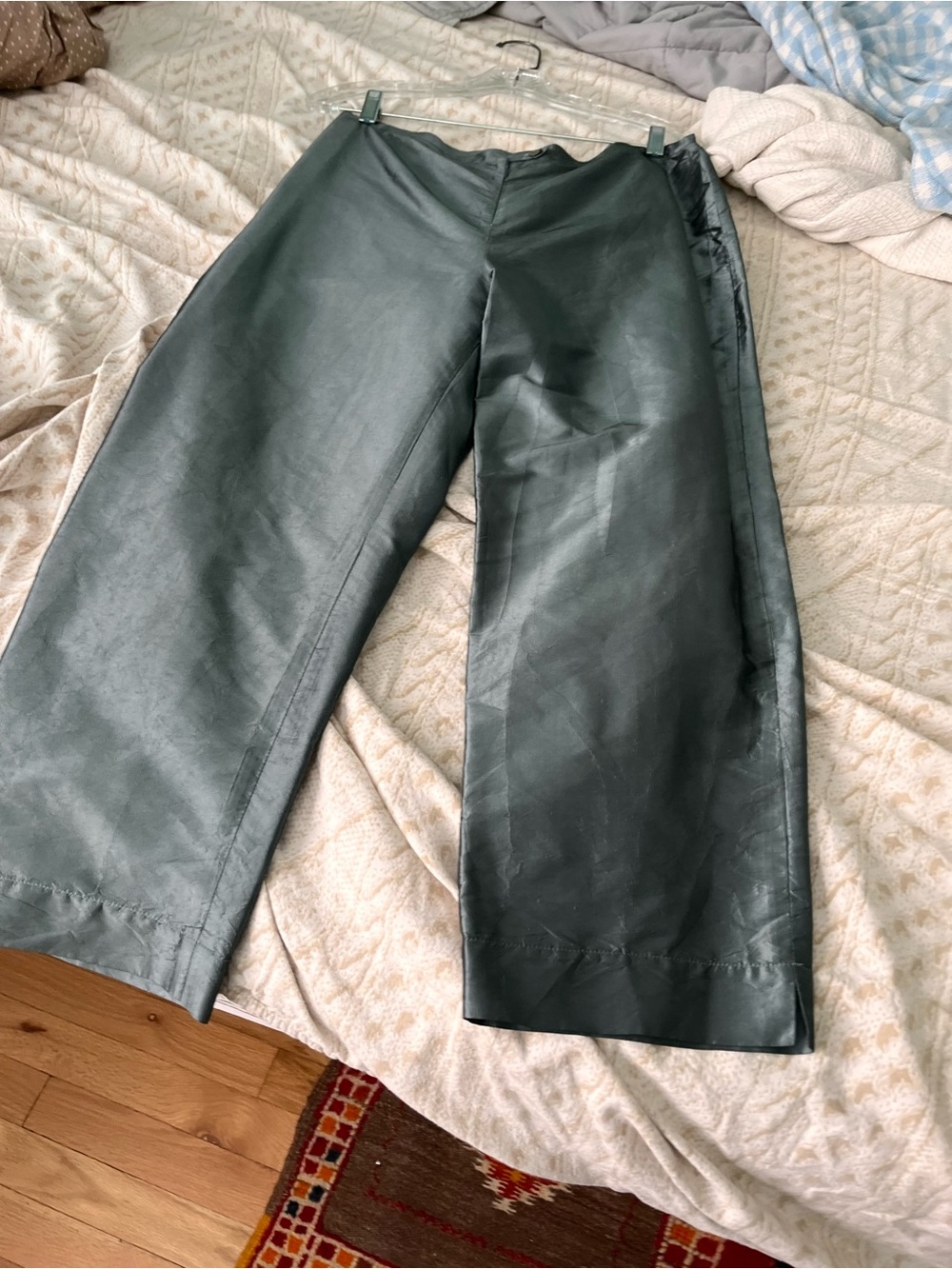 Sateen Capris in Deep Green